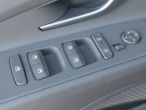 Used 2024 Hyundai Elantra SEL image 27