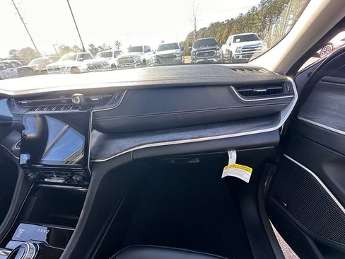 Used 2023 Jeep Grand Cherokee L Limited image 16