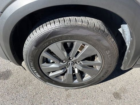 Used 2024 Nissan Pathfinder SV image 18