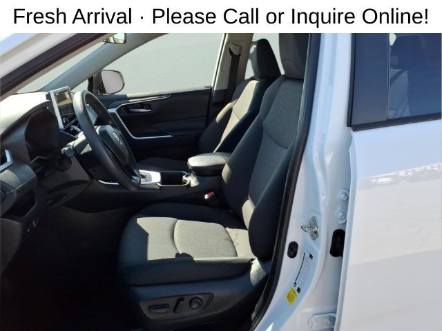 Used 2025 Toyota RAV4 XLE AWD/4WD image 12