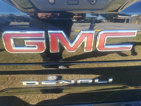Used 2023 GMC Sierra 1500 Denali image 2