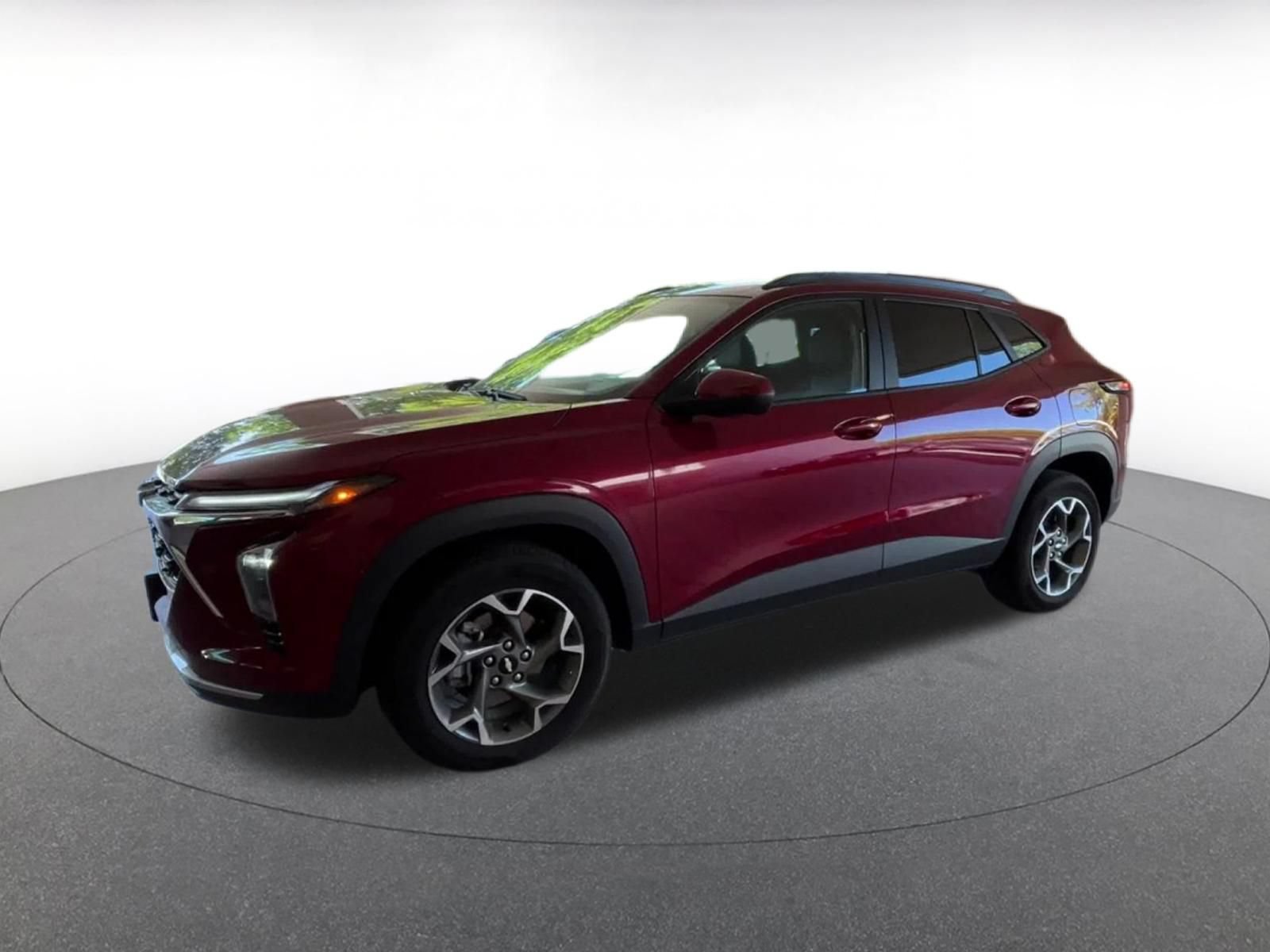 Used 2025 Chevrolet Trax LT w/ LT Convenience Package FWD image 6