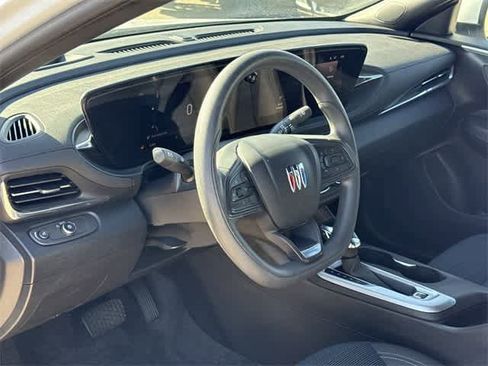 Used 2025 Buick Envista Preferred image 10