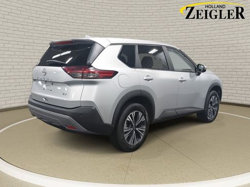 Used 2023 Nissan Rogue SV image 5