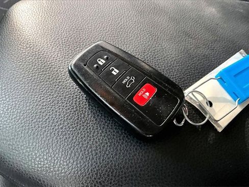 Used 2021 Toyota RAV4 XLE image 32