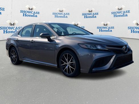 Used 2022 Toyota Camry SE image 9