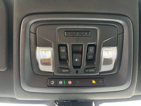 Used 2022 GMC Sierra 2500 AT4 w/ AT4 Premium Plus Package AWD/4WD image 14
