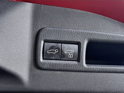 Used 2025 Toyota bZ4X FWD image 29