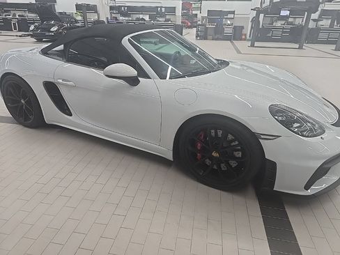 Used 2022 Porsche 718 Boxster Spyder RWD image 3