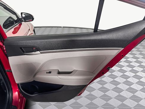 Used 2017 Hyundai Elantra SE image 27