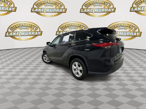 Used 2023 Toyota Highlander LE FWD image 9