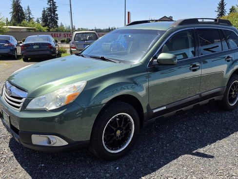 Used 2010 Subaru Outback 2.5i Premium AWD/4WD image 3