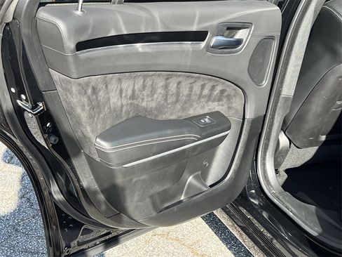 Used 2023 Chrysler 300 C image 17