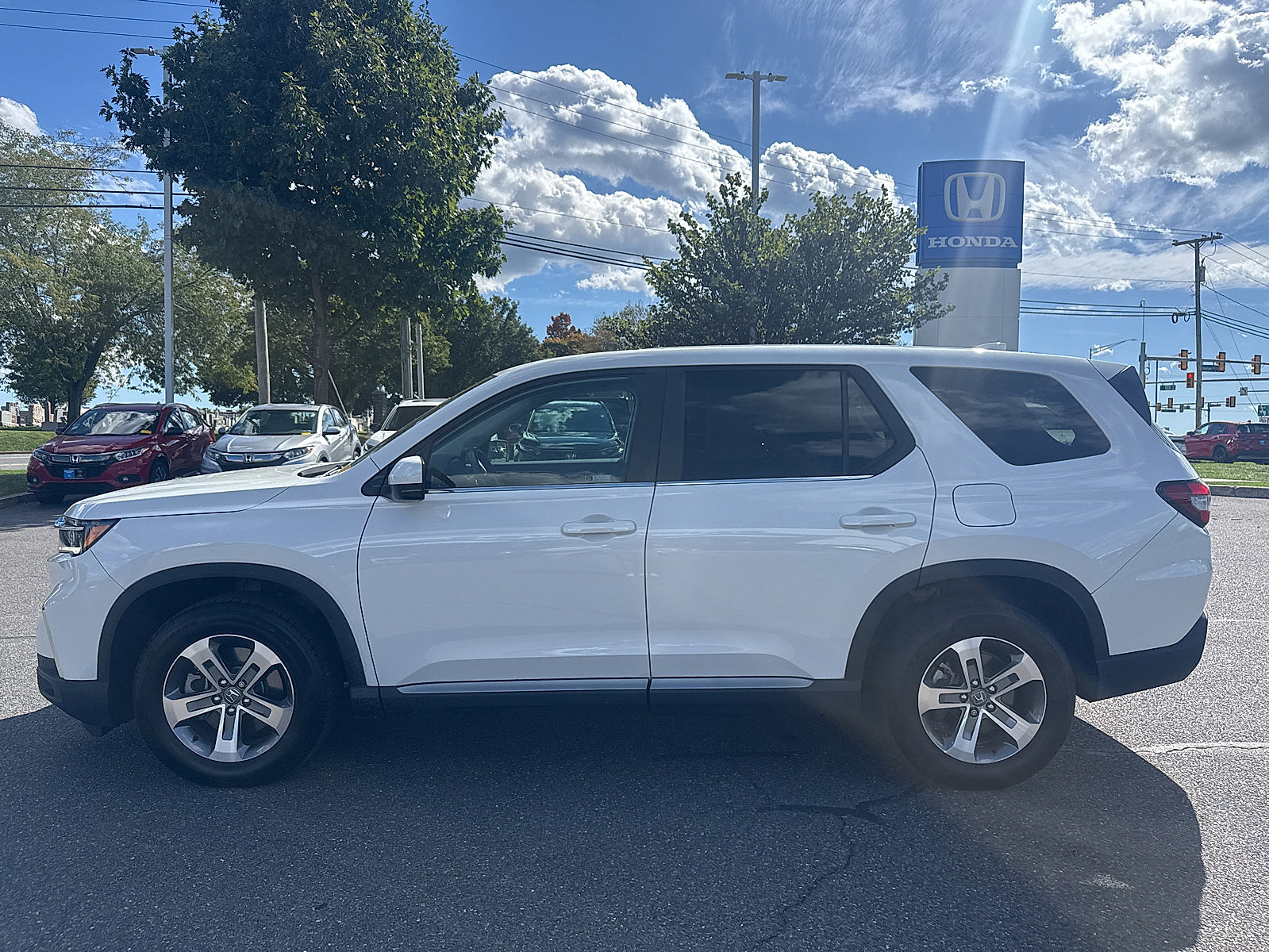 Used 2024 Honda Pilot EX-L image 2