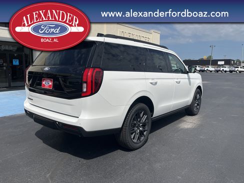 New 2027 Ford Expedition Platinum w/ Stealth Appearance Package AWD/4WD image 4