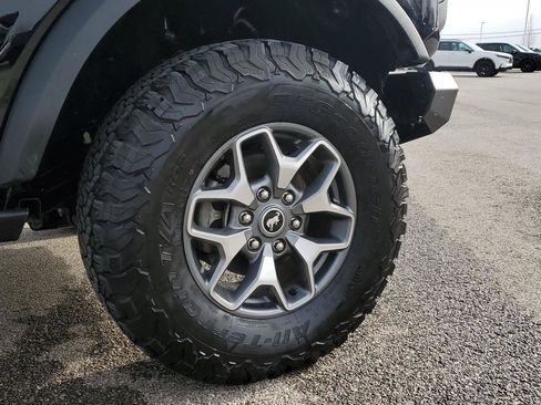Used 2023 Ford Bronco Badlands image 9
