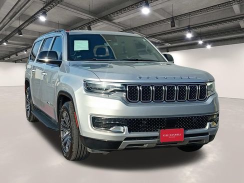 Used 2024 Jeep Wagoneer L Series II w/ Flexible Seating Group RWD image 2