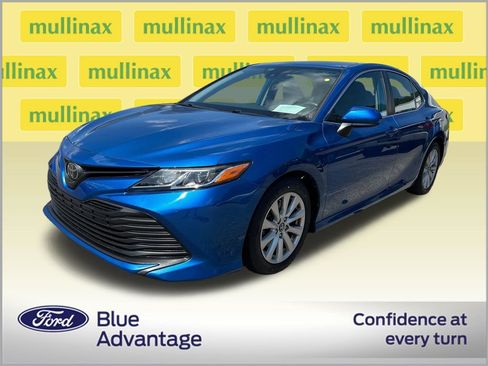 Used 2019 Toyota Camry LE FWD image 3
