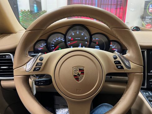 Used 2014 Porsche Panamera 4 image 24