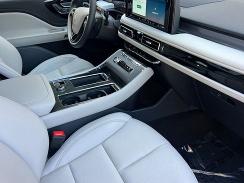 New 2026 Lincoln Aviator AWD image 15