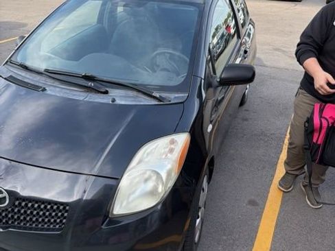 Used 2007 Toyota Yaris 2-Door Hatchback FWD image 3