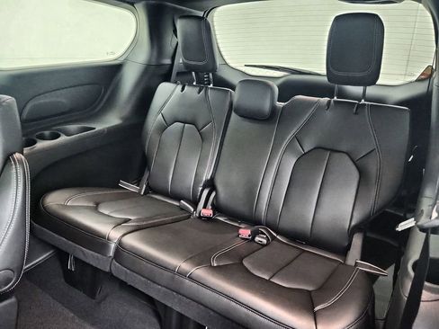 New 2026 Chrysler Pacifica Select image 31