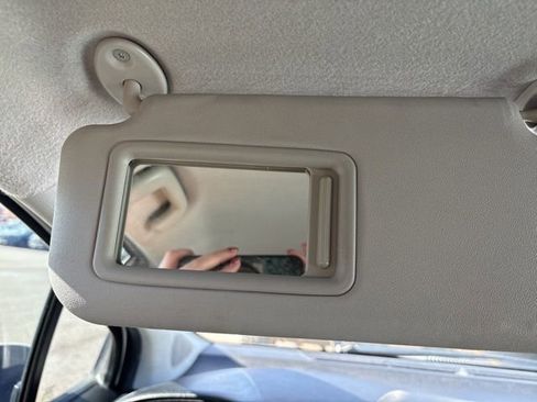 Used 2018 Toyota Yaris L image 31