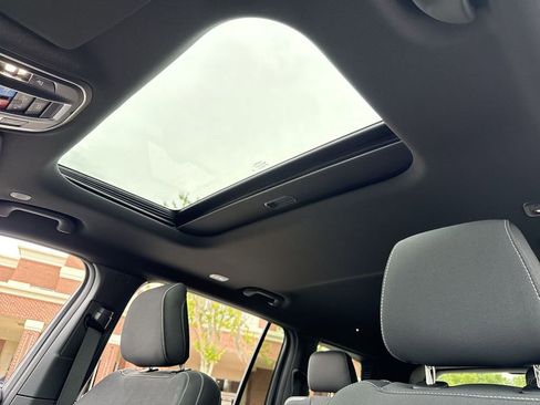 New 2025 Jeep Grand Cherokee L Laredo w/ Luxury Tech Group I image 17