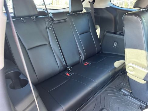 Used 2021 Toyota Highlander XLE image 28