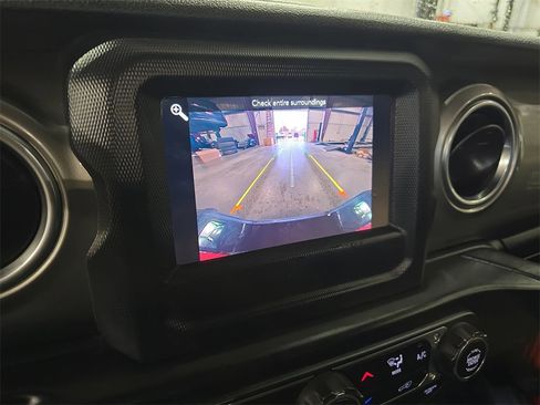 Used 2020 Jeep Gladiator Overland w/ Trailer Tow Package image 24