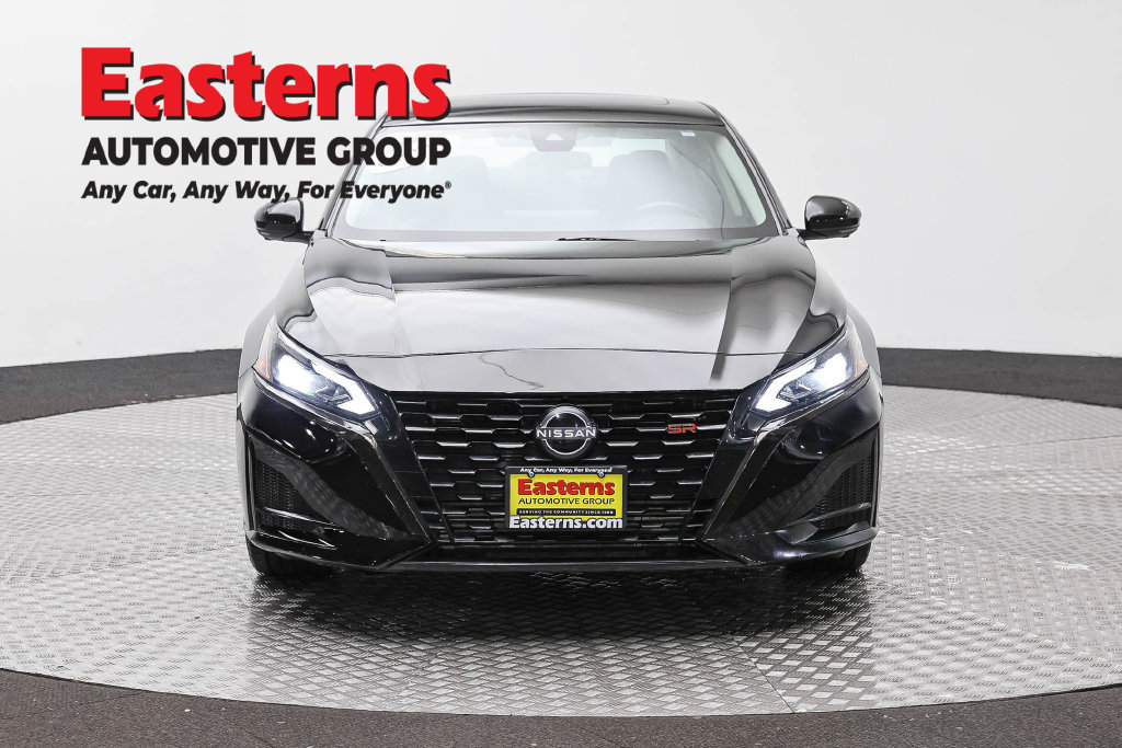 Used 2023 Nissan Altima 2.0 SR FWD image 3