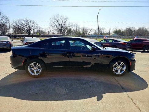 Used 2023 Dodge Charger SXT image 2