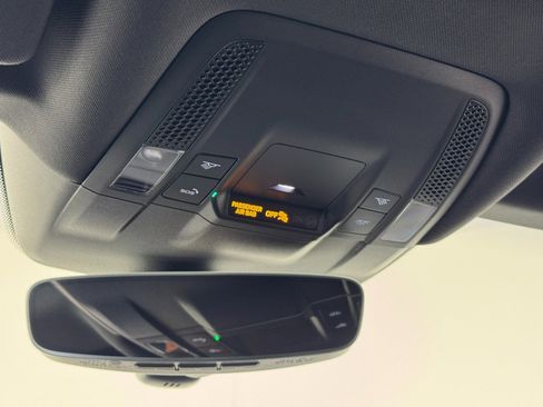 Used 2025 Porsche Taycan 4S w/ Premium Package image 38