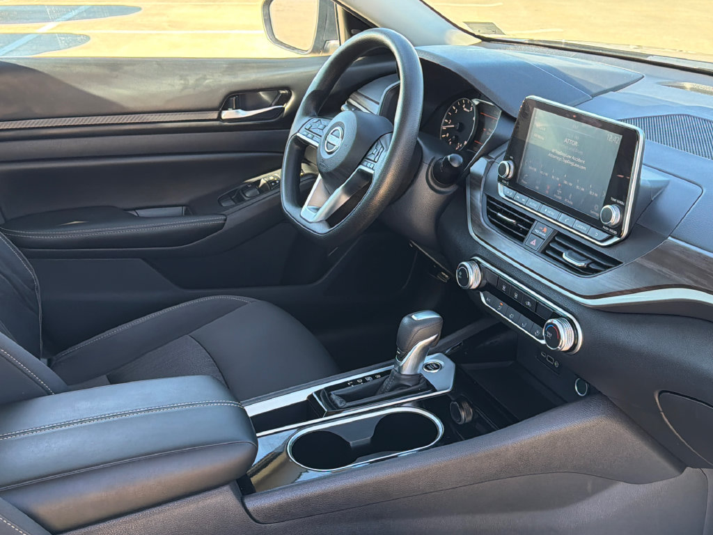 Used 2024 Nissan Altima 2.5 SV FWD image 10