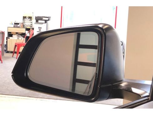 Used 2022 Tesla Model Y Performance image 32