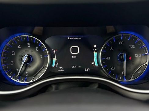 Certified 2024 Chrysler Pacifica Touring-L image 30