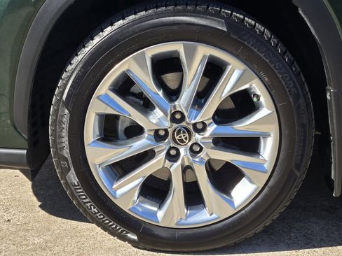 Used 2023 Toyota Highlander Limited image 14