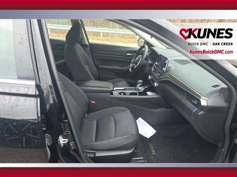 Used 2024 Nissan Altima 2.5 SV image 14