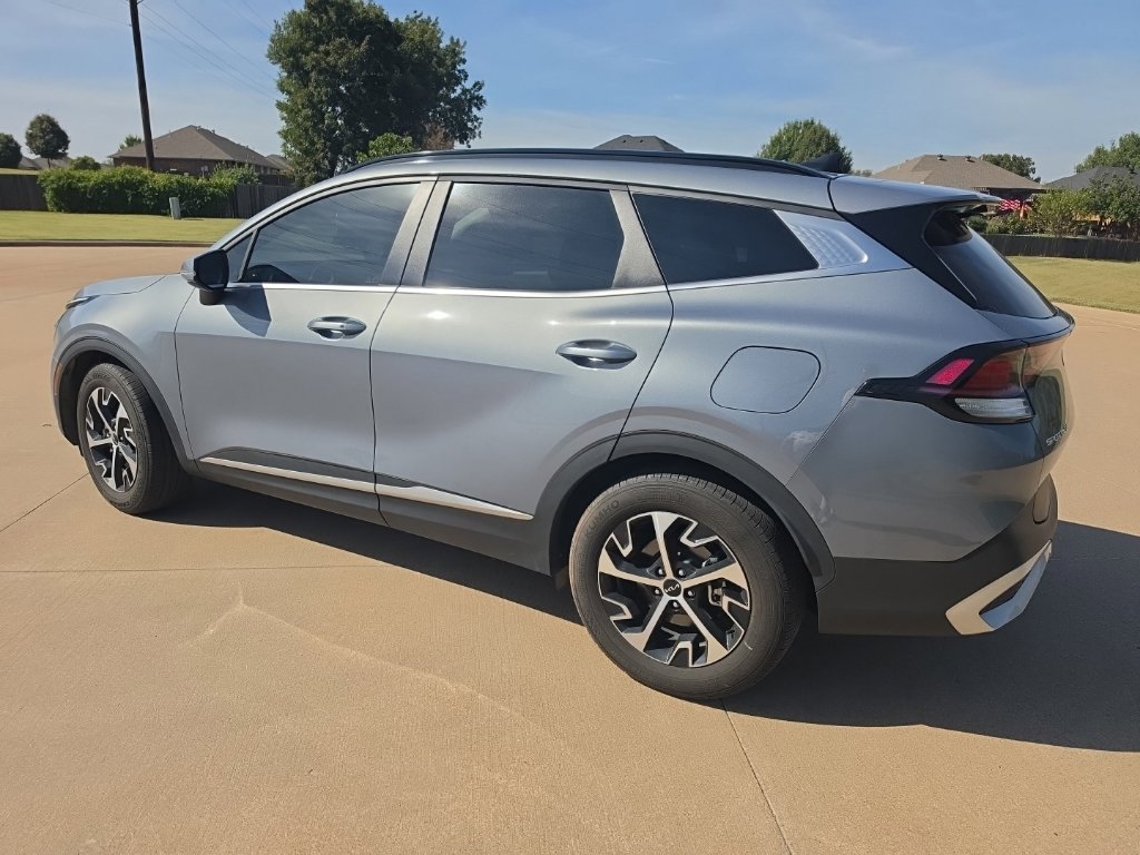 Used 2025 Kia Sportage EX w/ Premium Package FWD image 3