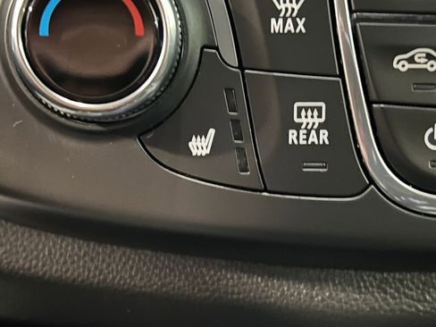 Used 2020 Chevrolet Traverse LT image 16