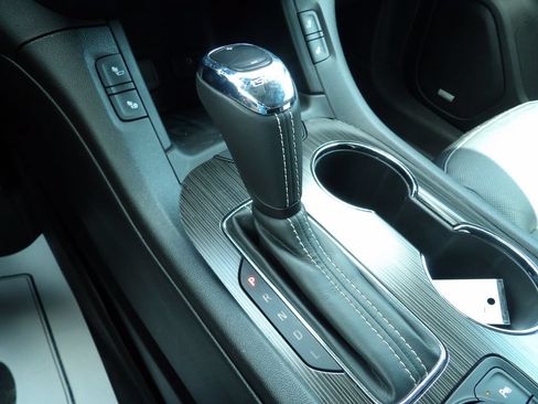 Used 2018 GMC Acadia SLT FWD image 22