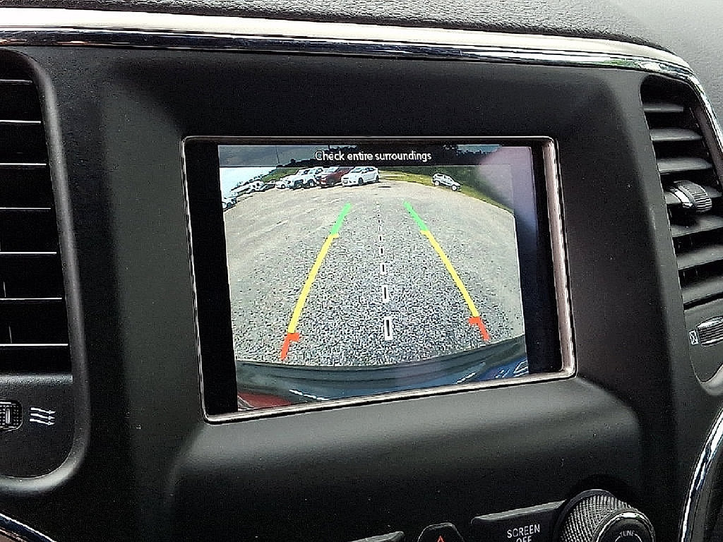 Used 2021 Jeep Grand Cherokee Laredo AWD/4WD image 18