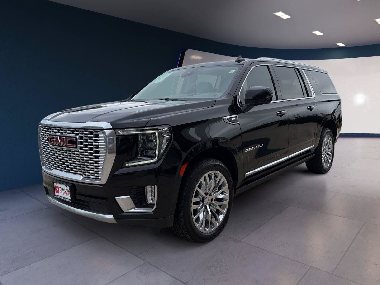 Used 2023 GMC Yukon XL Denali AWD/4WD image 1