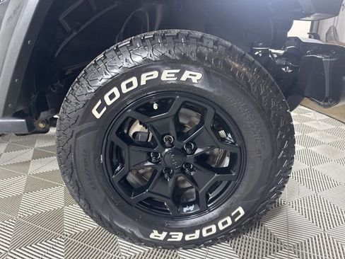 Used 2021 Jeep Gladiator Willys image 7