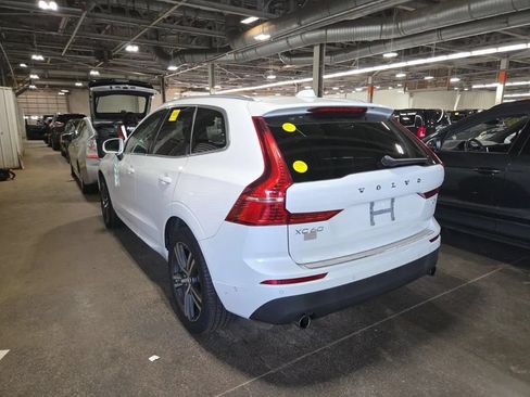 Used 2019 Volvo XC60 T5 Momentum w/ Multimedia Package AWD/4WD image 2