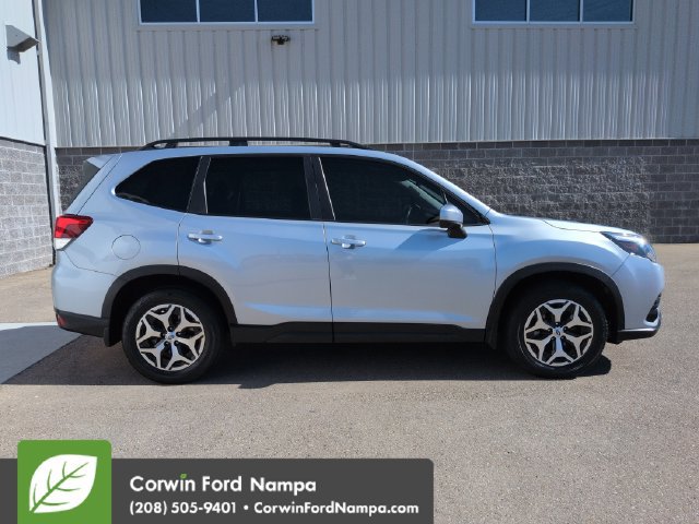 Used 2023 Subaru Forester Premium AWD/4WD image 2