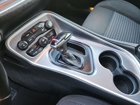 Used 2019 Dodge Challenger SXT image 23