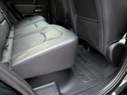 Used 2025 Land Rover Defender 110 S image 18