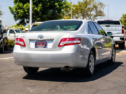 Used 2010 Toyota Camry LE FWD image 10