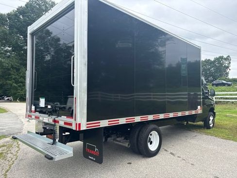 Used 2027 Ford E-450 and Econoline 450 Super Duty w/ Interior Upgrade Package RWD image 5